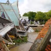 Sạt lở làm hư hỏng nhà của người dân ở khóm Tân Tịch, phường Cao Lãnh. (Ảnh: Nhựt An/TTXVN)