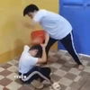 Hình ảnh nam sinh mặc đồ thể dục đánh dã man nữ sinh được chia sẻ trên mạng xã hội khiến dư luận bức xúc. (Ảnh: TTXVN phát)