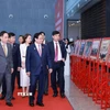 Thủ tướng Phạm Minh Chính tham quan trưng bày ảnh về hoạt động ngoại giao. (Ảnh: Dương Giang/TTXVN)