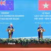 Thủ tướng Phạm Minh Chính và Thủ tướng New Zealand Christopher Luxon tuyên bố nâng cấp quan hệ Việt Nam- New Zealand lên Đối tác Chiến lược toàn diện. (Ảnh: Dương Giang/TTXVN)