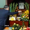 Tổng Bí thư Tô Lâm dâng hương tưởng niệm Bác Hồ tại Nhà 67, Khu Di tích Chủ tịch Hồ Chí Minh tại Phủ Chủ tịch. (Ảnh: Thống Nhất/TTXVN)