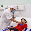Sau 14 ngày được điều trị tích cực tại Bệnh viện Nhi đồng Đồng Nai, bé Đ.M.T đã hồi phục sức khỏe. (Ảnh: Lê Xuân/TTXVN)