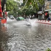 Mưa lớn gây ngập trên tuyến phố Minh Khai, quận Hai Bà Trưng. (Ảnh: Trần Việt/TTXVN)