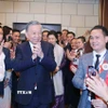Tổng Bí thư Tô Lâm và Phu nhân gặp gỡ cán bộ, nhân viên Đại sứ quán Việt Nam cùng đại diện cộng đồng người Việt Nam tại Liên bang Nga. (Ảnh: Thống Nhất/TTXVN)