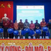 Người dân xã Gò Nổi, thành phố Đà Nẵng nhận quà hỗ trợ của chương trình. (Ảnh: TTXVN phát)