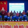 Người dân xã Gò Nổi, thành phố Đà Nẵng nhận quà hỗ trợ của chương trình. (Ảnh: TTXVN phát)