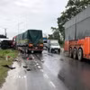 Hiện trường xảy ra vụ tai nạn liên hoàn. (Ảnh: TTXVN phát)