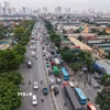 Phương tiện giao thông lưu thông tại đường vành đai 3 và khu vực gần Bến xe Nước Ngầm. (Ảnh: Hoàng Hiếu/TTXVN)