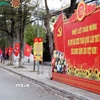 Các tuyến phố trung tâm tại các địa phương rực rỡ cờ hoa chào mừng Đại hội XIV của Đảng. (Ảnh: Văn Đạt/TTXVN)