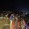 Hiện trường vụ lật xe khiến 5 người bị thương. (Ảnh: TTXVN phát)