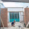 Cùng sự giúp sức của chính quyền địa phương và lực lượng quân đội, tiến độ công trình các ngôi nhà đang được đẩy nhanh để về đích và bàn giao đúng ngày Thương binh Liệt sỹ 27/7. (Ảnh: Mỹ Hà/TTXVN)