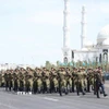 Các lực lượng vũ trang Kazakhstan duyệt binh tại buổi lễ. (Ảnh: TTXVN)