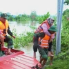 Giải cứu người dân xã Ia Tul, tỉnh Gia Lai mắc kẹt do mưa lũ. (Ảnh: Hồng Điệp/TTXVN)