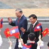 Tổng Bí thư Tô Lâm và Tổng Bí thư, Chủ tịch nước Lào Thongloun Sisoulith tại lễ đón. (Ảnh: Lâm Khánh/TTXVN)