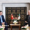 Thủ tướng Phạm Minh Chính hội kiến Chủ tịch Hội đồng Dân tộc Algeria (Thượng viện Algeria) Azzouz Nasri. (Ảnh: Dương Giang/TTXVN)