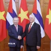 Tổng Bí thư Tô Lâm và Bí thư thứ Nhất Đảng Cộng sản Cuba, Chủ tịch nước Cuba Miguel Díaz-Canel Bermúdez chụp ảnh chung. (Ảnh: Thống Nhất/TTXVN)