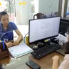 Người dân đến làm thủ tục hành chính tại Trung tâm phục vụ hành chính công phường Vĩnh Phúc, tỉnh Phú Thọ. (Ảnh: Hoàng Hùng/TTXVN)