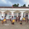 Đội múa tại nhà văn hóa cộng đồng thôn Hưng Đăng (xã Bù Đăng) tập biểu diễn múa của dân tộc S’tiêng. (Ảnh: K GỬIH/TTXVN)
