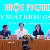 Lãnh đạo Bộ Công Thương, Ủy ban Nhân dân thành phố Cần Thơ, Hiệp hội Lương thực Việt Nam chủ trì hội nghị. (Ảnh: Thanh Liêm/TTXVN)