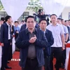 Thủ tướng Phạm Minh Chính đến dự Lễ khởi công tại điểm Trường nội trú liên cấp Tiểu học và Trung học cơ sở xã Yên Khương, Thanh Hóa. (Ảnh: Dương Giang/TTXVN)