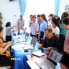 Cán bộ địa chính xã Vĩnh Hải rà soát hồ sơ đất thu hồi để chuyển chi trả bồi thường, hỗ trợ tái định cư cho người dân vùng dự án Nhà máy điện hạt nhân Ninh Thuận 2. (Ảnh: Công Thử/TTXVN)