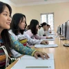 Công nghệ thông tin giúp học sinh miền núi không bị “bỏ lại phía sau” rút ngắn khoảng cách giữa giáo dục miền núi và miền xuôi. (Ảnh: Việt Hoàng/TTXVN)