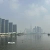 Sương mù bao phủ bầu trời Thành phố Hồ Chí Minh. (Ảnh: Hương Giang/TTXVN)