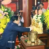 Thủ tướng Phạm Minh Chính dâng hương tại Khu lưu niệm Thủ tướng Phạm Văn Đồng ở xã Mộ Đức, tỉnh Quảng Ngãi. (Ảnh: Dương Giang/TTXVN)