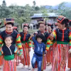Phụ nữ dân tộc Cống ở xã Nậm Khao, huyện Mường Tè (Lai Châu) chú trọng truyền dạy văn hoá cho lớp trẻ. (Ảnh: Trần Văn Hoàng/TTXVN)