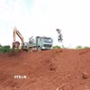 Dự án cao tốc Bảo Lộc-Liên Khương (khu vực Bảo Lộc-Đà Lạt, Lâm Đồng) có nhu cầu rất lớn về đất đắp, vật liệu san lấp với tổng khối lượng hàng triệu tấn. (Ảnh: Nguyễn Dũng/TTXVN)