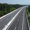 Cao tốc Bến Lức-Long Thành đoạn qua rừng ngập mặn huyện Nhơn Trạch (Đồng Nai). (Ảnh: Công Phong/TTXVN)