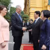 Chủ tịch nước Lương Cường và Phu nhân đón Tổng thống Cộng hoà Litva Gitanas Nauseda và Phu nhân. (Ảnh: Lâm Khánh/TTXVN)