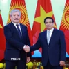 Thủ tướng Phạm Minh Chính và Thủ tướng Kyrgyzstan Adylbek Kasymaliev hội đàm. (Ảnh: Dương Giang/TTXVN)