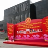 Khu vực Bảo tàng-Thư viện tỉnh Quảng Ninh trang trí khánh tiết chào mừng Đại hội XIV của Đảng. (Ảnh: Văn Đức/TTXVN)