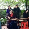 Các nghệ nhân, câu lạc bộ văn hóa dân gian trên địa bàn tỉnh Quảng Trị bền bỉ thực hành, trao truyền các giá trị văn hóa truyền thống đến cộng đồng và thế hệ mai sau. (Ảnh: TTXVN phát)