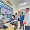 Toàn bộ dữ liệu tàu cá ra vào cảng cá Lạch Bạng được tích hợp, chia sẻ liên thông giữa hệ thống quản lý của Bộ Quốc phòng và hệ thống cơ sở dữ liệu thủy sản quốc gia (VNFishbase). (Ảnh: Hoa Mai/TTXVN)