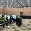 Các bị cáo nghe đại diện Viện Kiểm sát giữ quyền công tố tại phiên tòa đọc cáo trạng. (Ảnh: Kim Anh/TTXVN)
