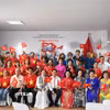 Kiều bào vùng Đông Bắc Thái Lan dự lễ kỷ niệm 50 năm thống nhất đất nước. (Ảnh: TTXVN phát)