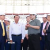 Thủ tướng Phạm Minh Chính kiểm tra tiến độ thi công dự án Trung tâm Hội chợ Triển lãm Quốc gia. (Ảnh: Dương Giang/TTXVN)