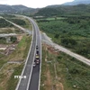 Tuyến cao tốc Vân Phong-Nha Trang dự kiến thông xe dịp 30/4/2025 (vượt tiến độ 8 tháng), song đến nay đã hình thành. (Ảnh Đặng Tuấn/TTXVN)
