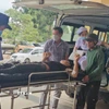 Một bệnh nhân được chuyển viện điều trị tại Bệnh viện Đa khoa tỉnh Quảng Trị. (Ảnh: TTXVN phát)