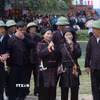 Người dân tham gia lễ hội hát đối giao duyên tại Chợ Tình Xuân Dương. (Ảnh: Vũ Hoàng Giang/TTXVN)