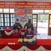 Đối tượng Giàng Thí Dí và Ly Seo Tông cùng tang vật. (Ảnh: TTXVN phát)