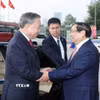 Thủ tướng Phạm Minh Chính đón Tổng Bí thư Tô Lâm đến dự đại hội. (Ảnh: TTXVN)