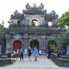 Du khách tham quan Đại Nội Huế. (Ảnh: Nguyên Lý/TTXVN)
