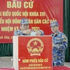 Những cử tri đầu tiên bỏ phiếu ở tổ bầu cử số 7, đặc khu Trường Sa. (Ảnh: TTXVN phát)