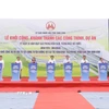 Các đại biểu phát lệnh khởi công dự án đường bộ cao tốc Ninh Bình-Hải Phòng đoạn qua Ninh Bình. (Ảnh: Đức Phương/TTXVN)