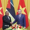 Tổng Bí thư, Chủ tịch nước Tô Lâm và Tổng thống Mozambique Filipe Jacinto Nyusi trước khi tiến hành hội đàm tháng 9/2024. (Ảnh: Lâm Khánh/ TTXVN)