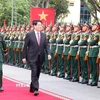 Chủ tịch nước Lương Cường duyệt đội danh dự. (Ảnh: Lâm Khánh/TTXVN)