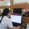 Cán bộ, nhân viên tại Trung tâm hành chính công tỉnh Thái Nguyên. (Ảnh: Vũ Hoàng Giang/ TTXVN)